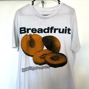 Atthemoment graphic tee